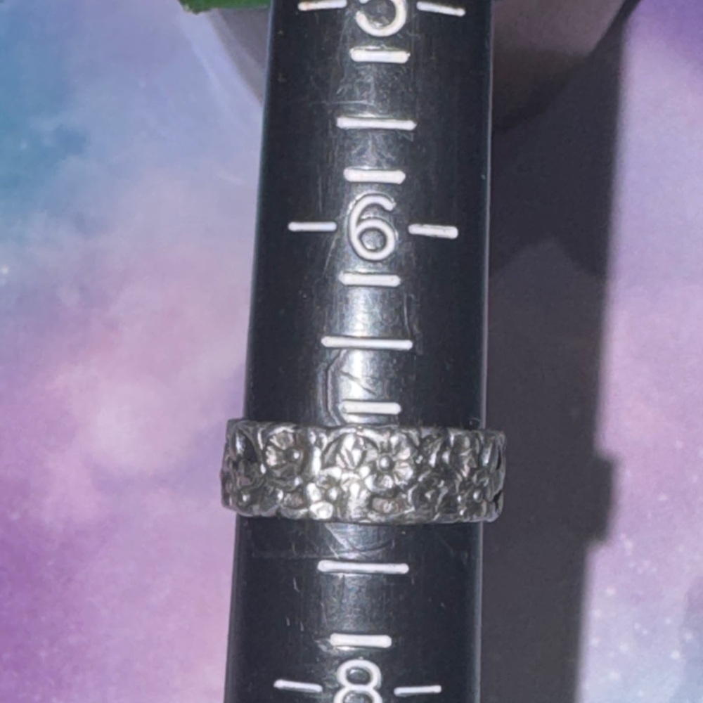 Vintage Floral Silver Ring - Picture 10 of 11